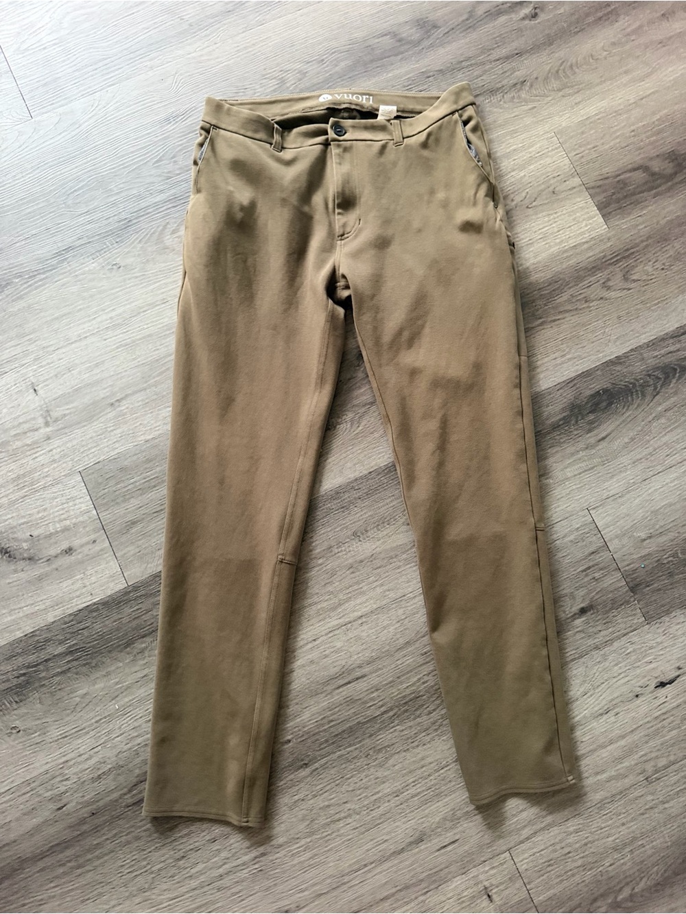 Vuori Meta Pant Men's 33 Athletic Slim Performance Stretch Chino Khaki Tan